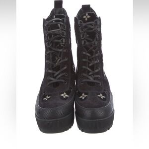 Louis Vuitton
Velvet Printed Combat Boots
Women's Size: 8 | IT 38